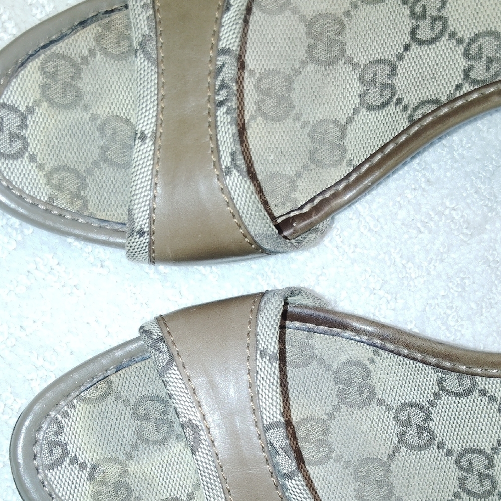 Gucci Tan Monogram Heeled Sandals Authentic Pre-Loved - Picture 4 of 7